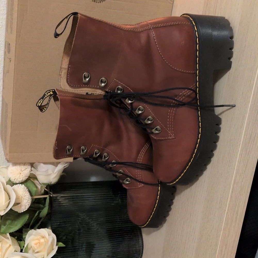 Dr Martens Leona Combat Boots In Saddle Tan Farrier Leather Sz 10 Like New W/Box - Picture 9 of 15